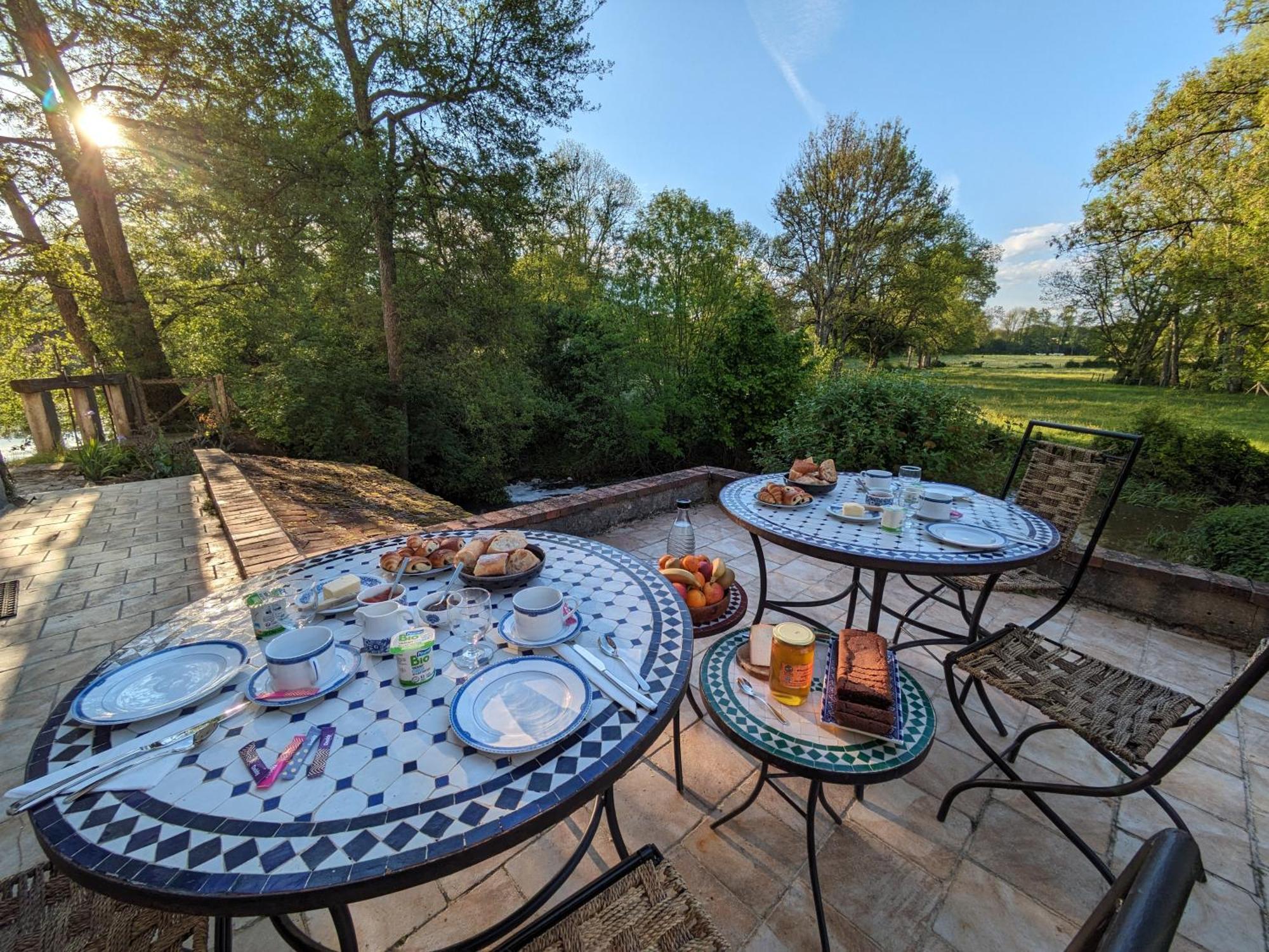 Le Moulin Grenon Panzió Mézilles Kültér fotó